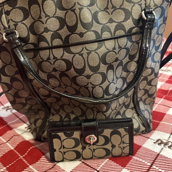 Black coach and wallet - Picture 2 of 4